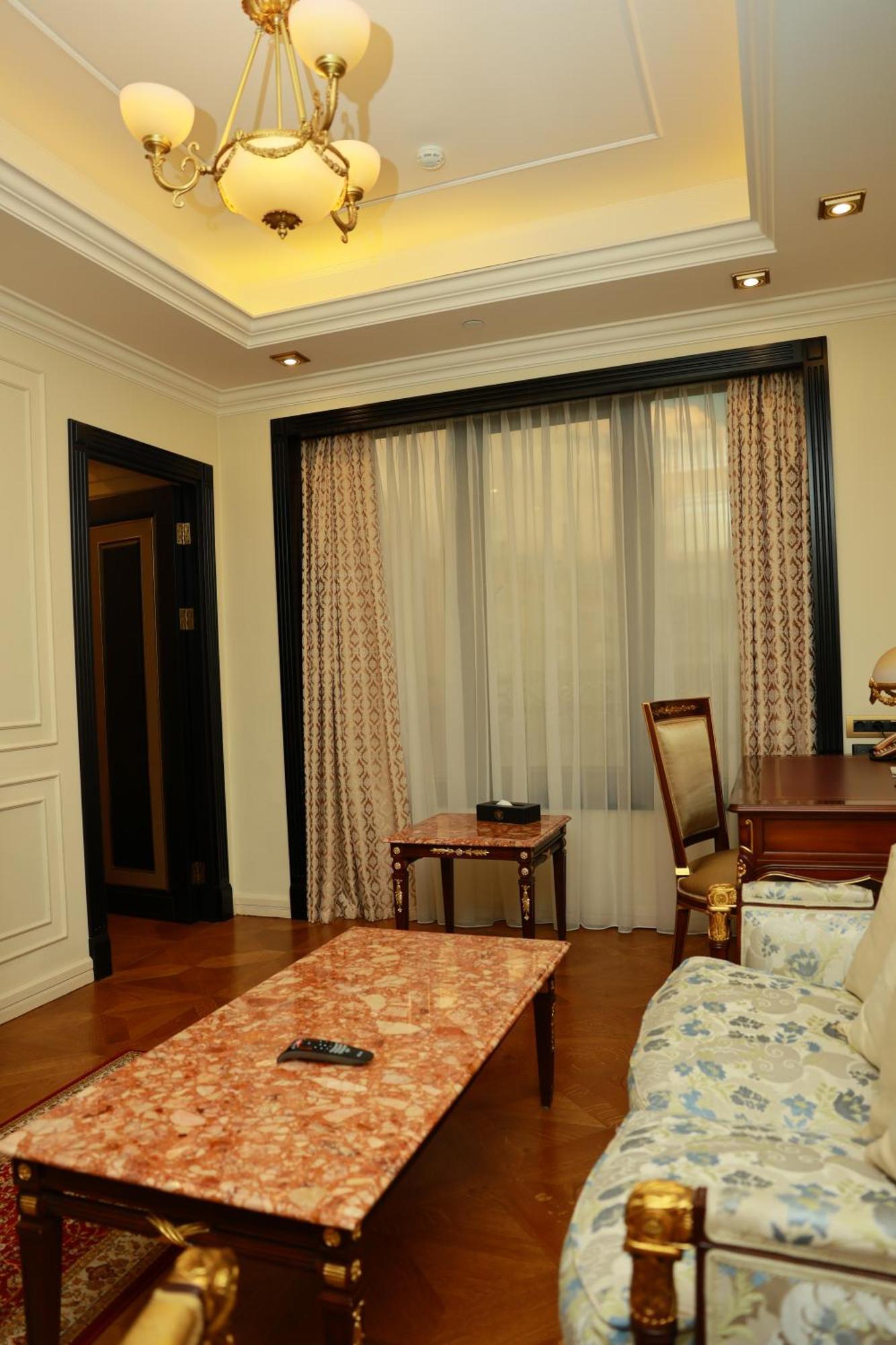 Golden Palace Hotel Єреван Екстер'єр фото